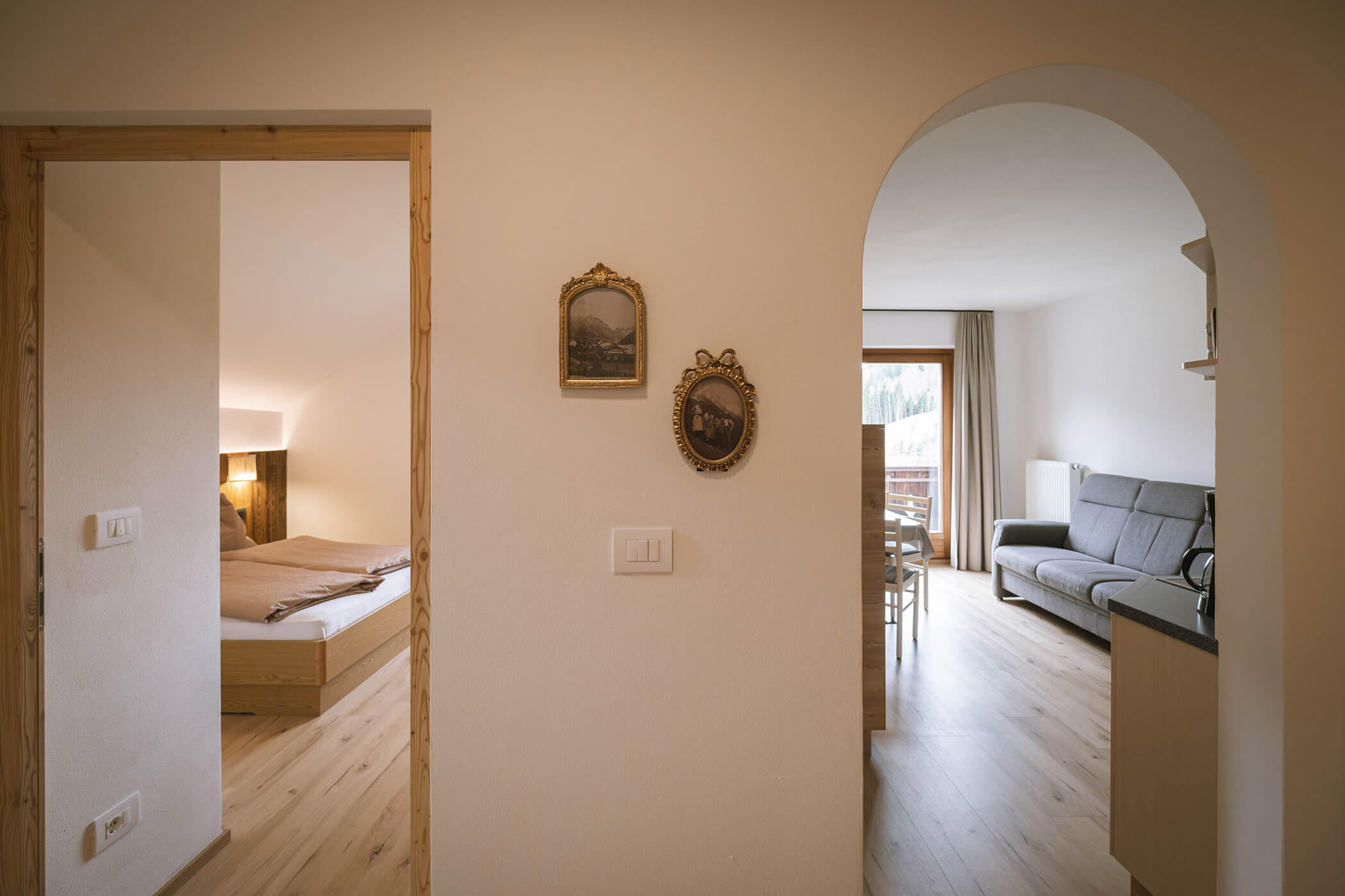 Schlafzimmer und Wohnzimmer