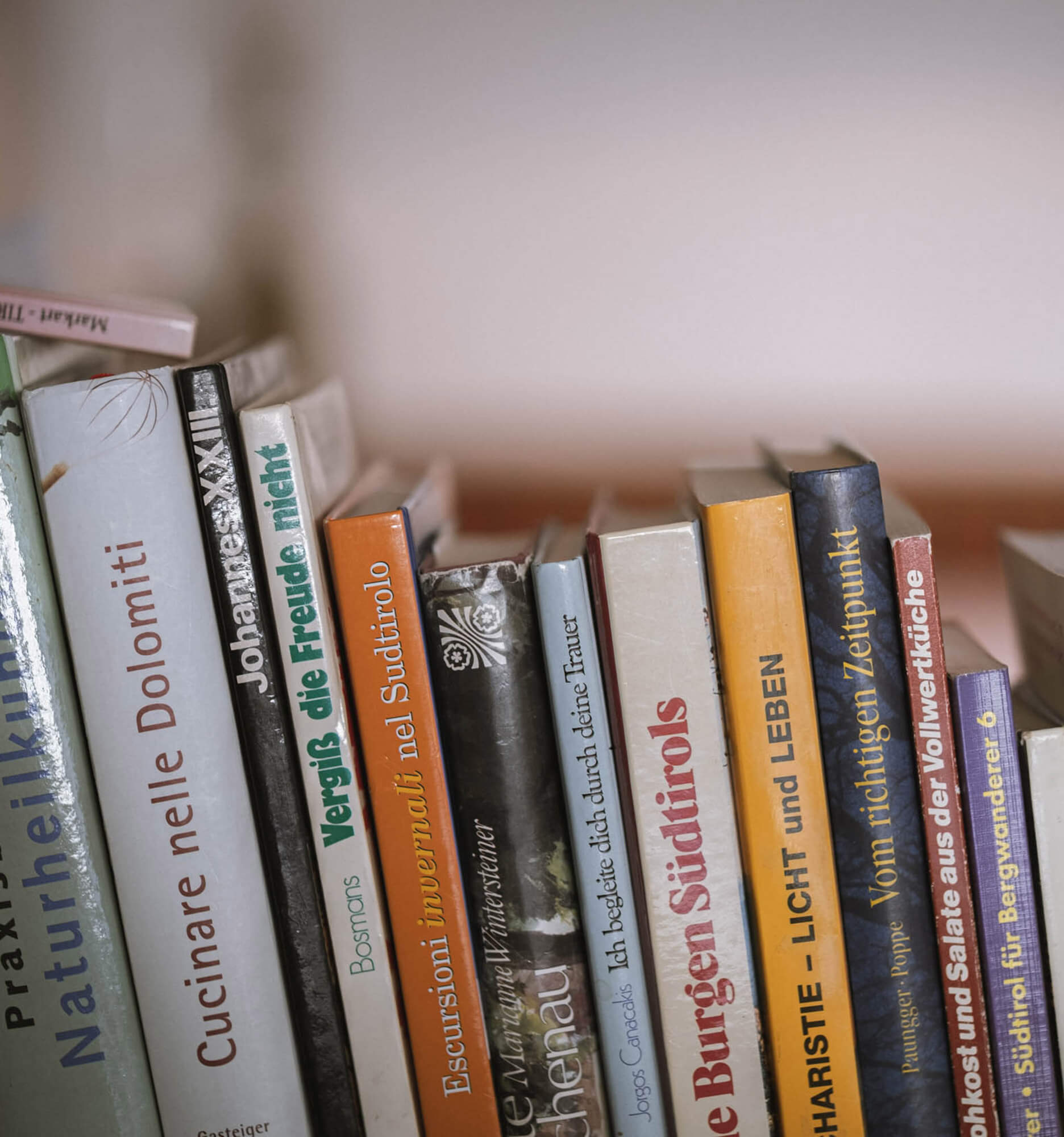 Bücher im Aufenthaltsraum